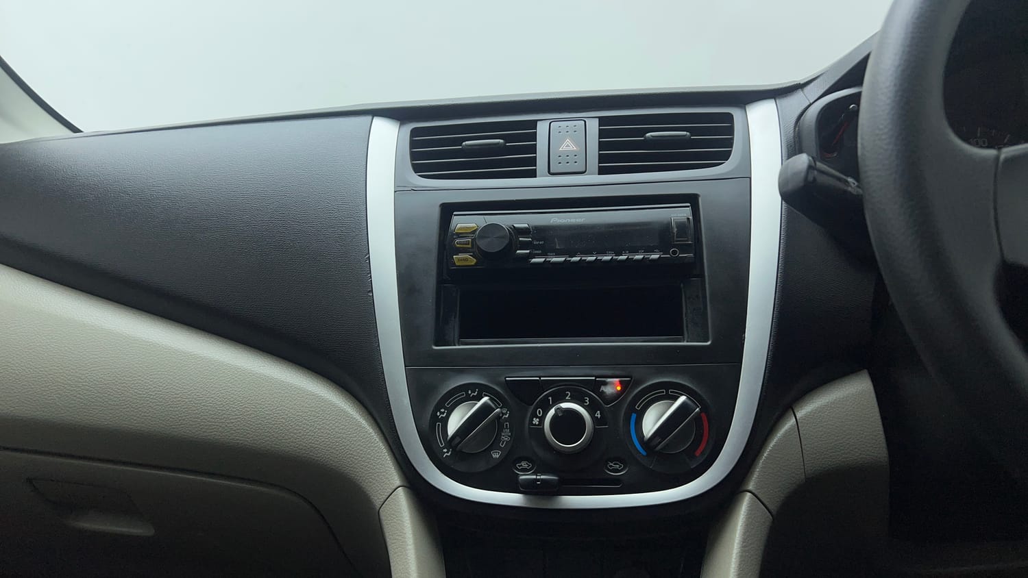 Used 2015 Maruti Suzuki Celerio VXi Petrol Manual interior MUSIC SYSTEM & AC CONTROL VIEW