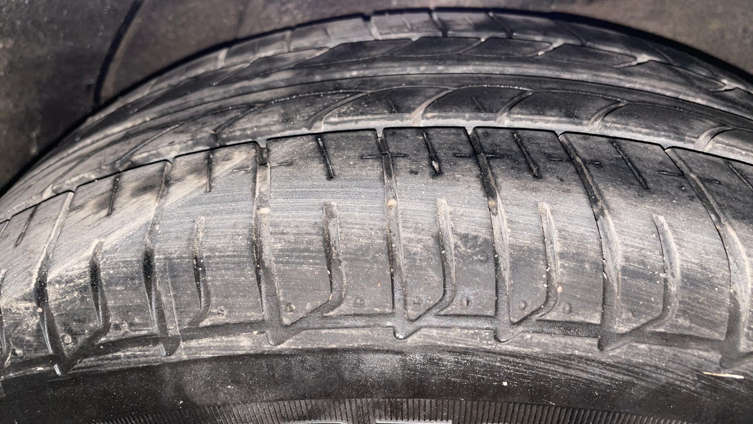 Used 2016 Hyundai Fluidic Verna 4S 1.6 VTVT SX Petrol Manual tyres LEFT REAR TYRE TREAD VIEW