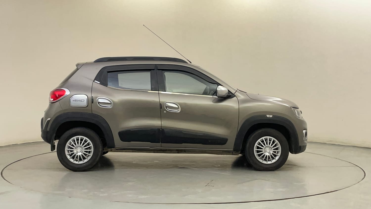 Used 2016 Renault Kwid RXT Petrol Manual exterior RIGHT SIDE VIEW
