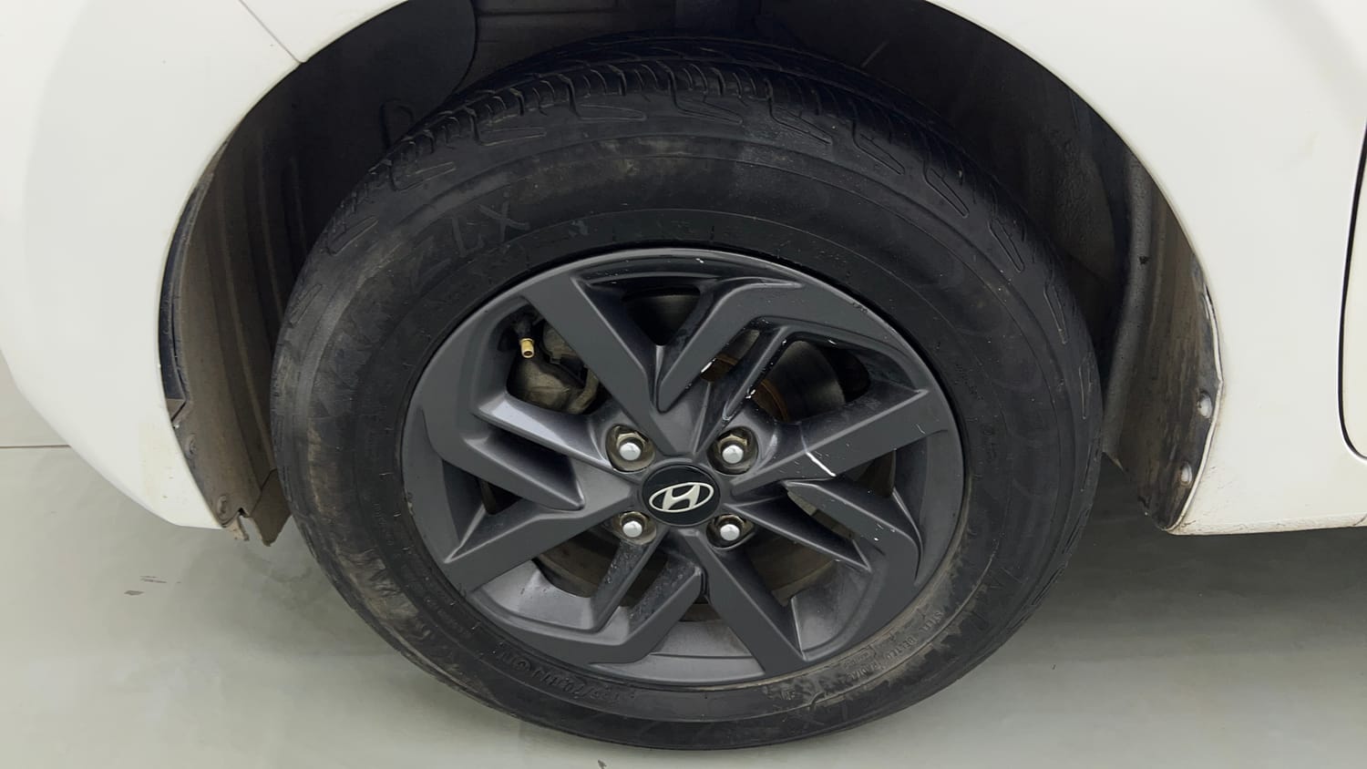 Used 2022 Hyundai Grand i10 Nios Sportz 1.2 Kappa VTVT CNG Cng Manual tyres LEFT FRONT TYRE RIM VIEW