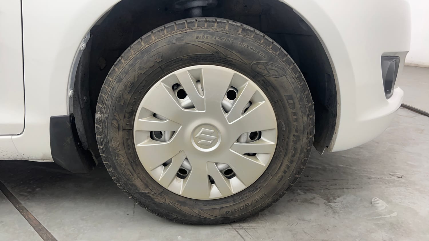 Used 2012 Maruti Suzuki Swift LXi Petrol Manual tyres RIGHT FRONT TYRE RIM VIEW