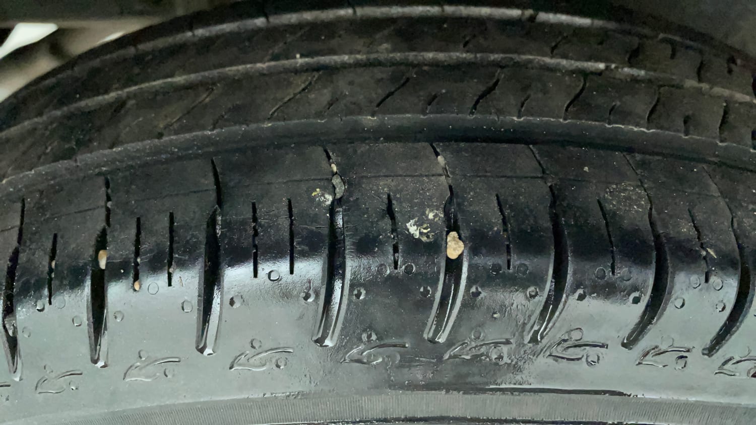 Used 2017 Maruti Suzuki Swift VXi Petrol Manual tyres RIGHT REAR TYRE TREAD VIEW