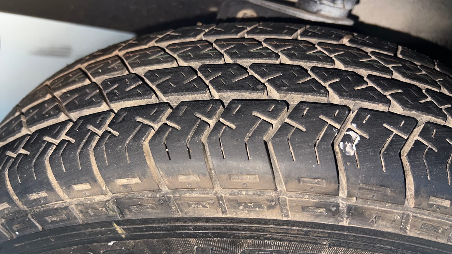 Used 2022 Maruti Suzuki Eeco 5 STR AC (O) Petrol Manual tyres LEFT FRONT TYRE TREAD VIEW