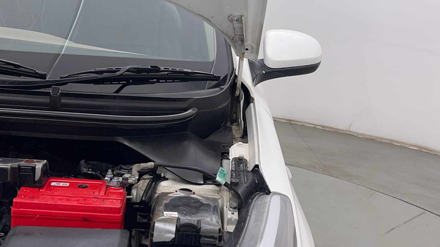 Used 2019 Hyundai Elite i20 Magna Plus 1.2 Petrol Manual engine ENGINE LEFT SIDE HINGE & APRON VIEW