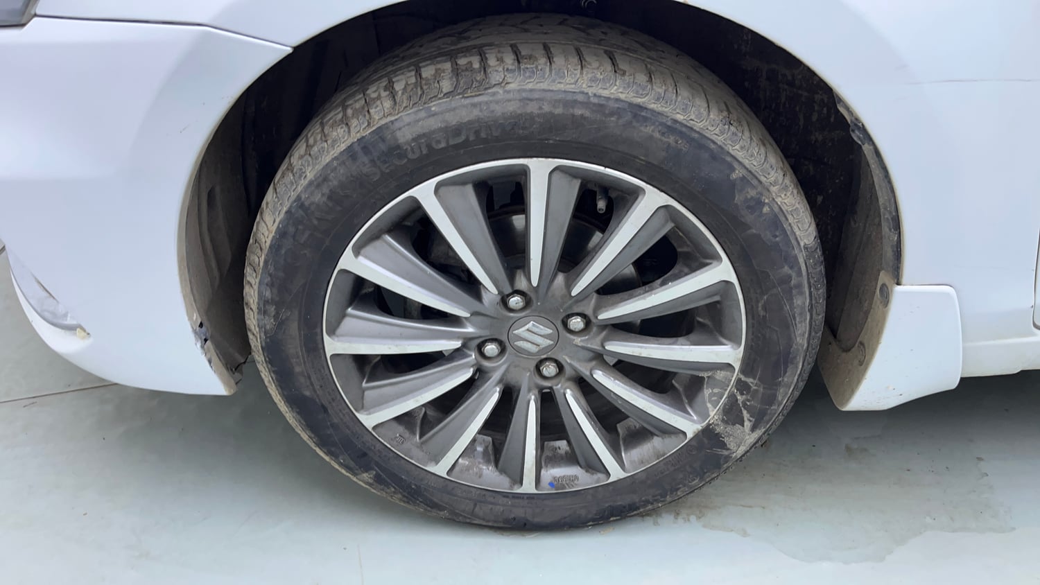 Used 2019 Maruti Suzuki Ciaz Alpha Hybrid 1.5 Petrol Manual tyres LEFT FRONT TYRE RIM VIEW