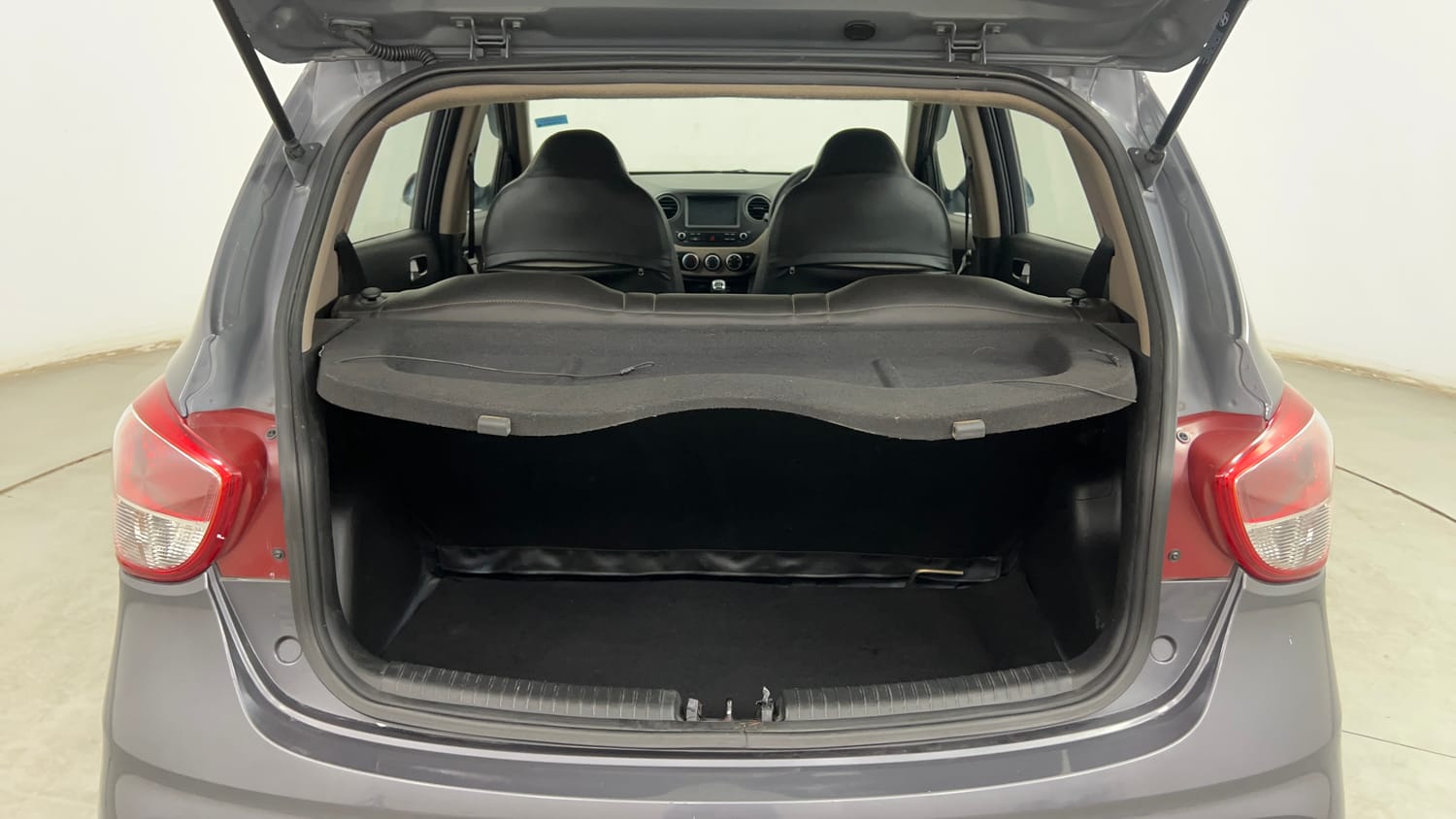 Used 2018 Hyundai Grand i10 Sportz 1.2 Kappa VTVT Petrol Manual interior DICKY INSIDE VIEW