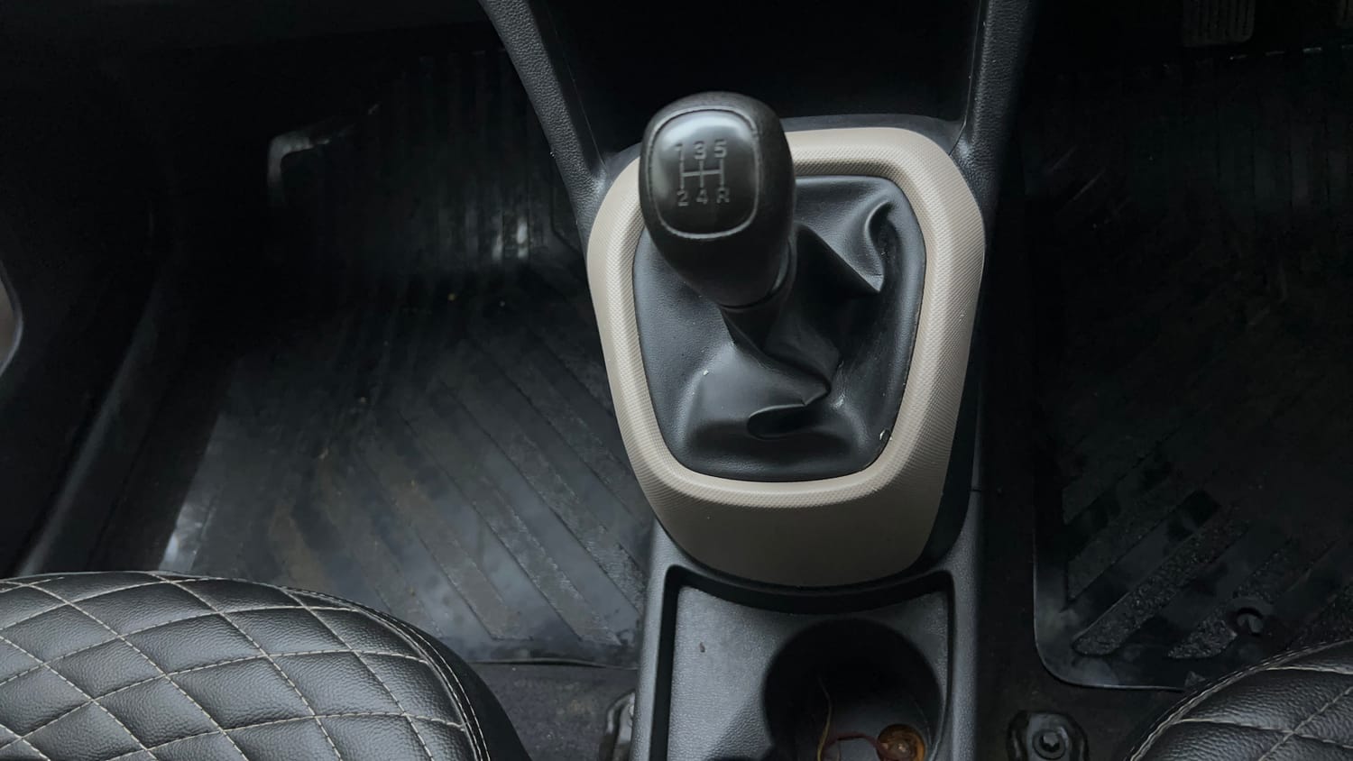 Used 2017 Hyundai Grand i10 Magna 1.2 Kappa VTVT Petrol Manual interior GEAR  KNOB VIEW