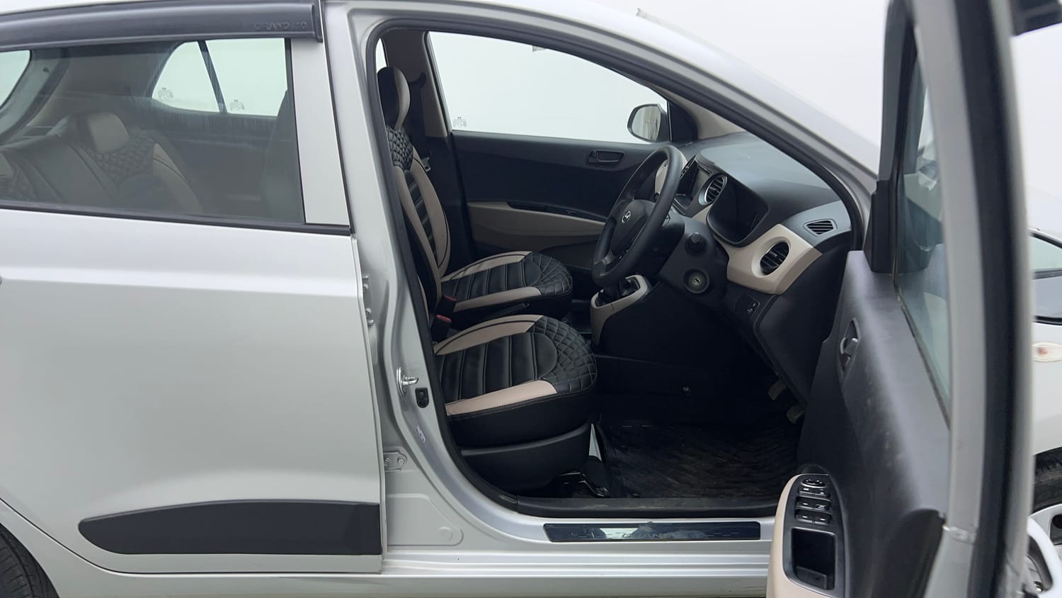 Used 2017 Hyundai Grand i10 Magna 1.2 Kappa VTVT Petrol Manual interior RIGHT SIDE FRONT DOOR CABIN VIEW