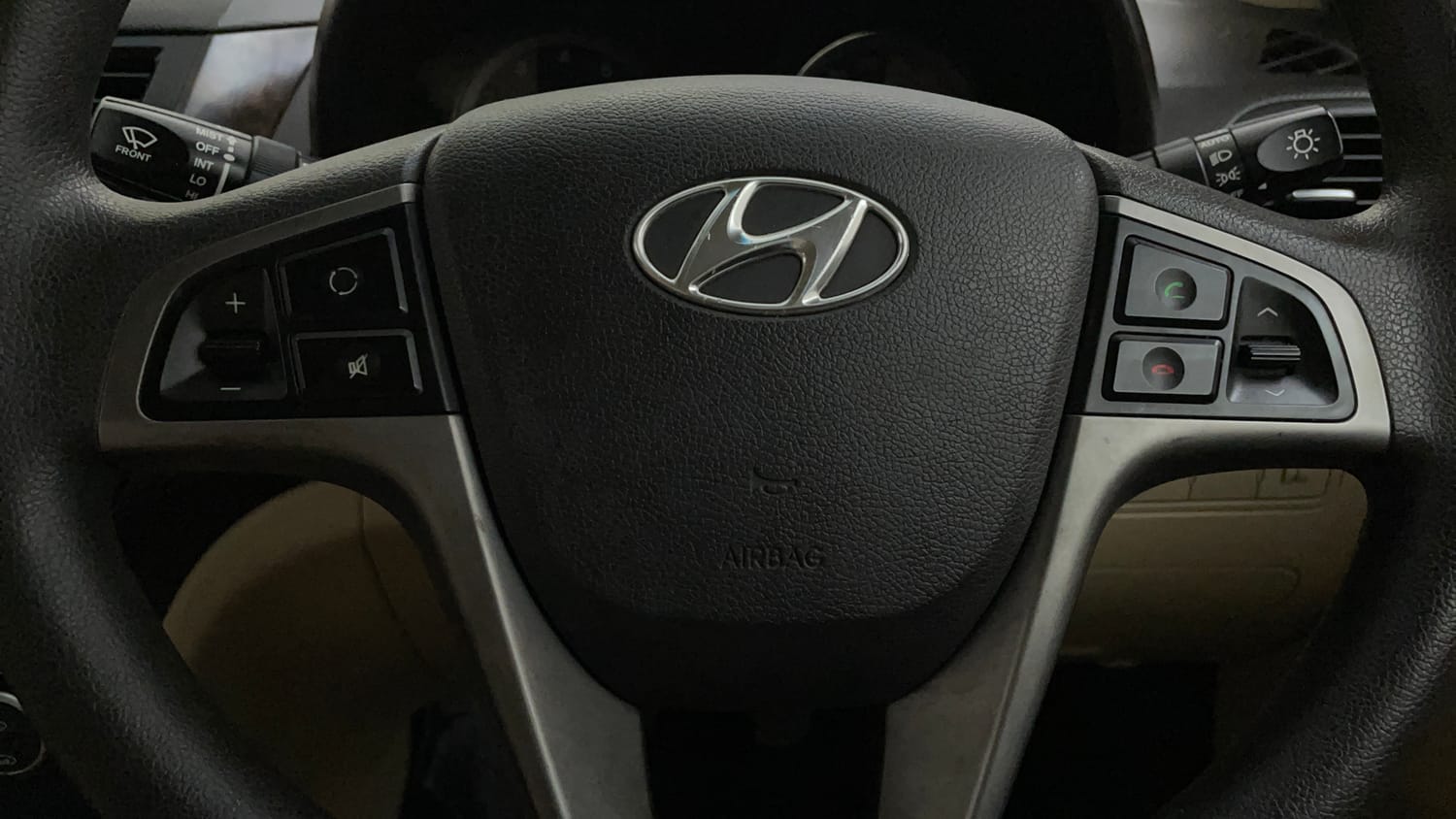 Used 2016 Hyundai Fluidic Verna 4S 1.6 VTVT SX Petrol Manual top_features Airbags