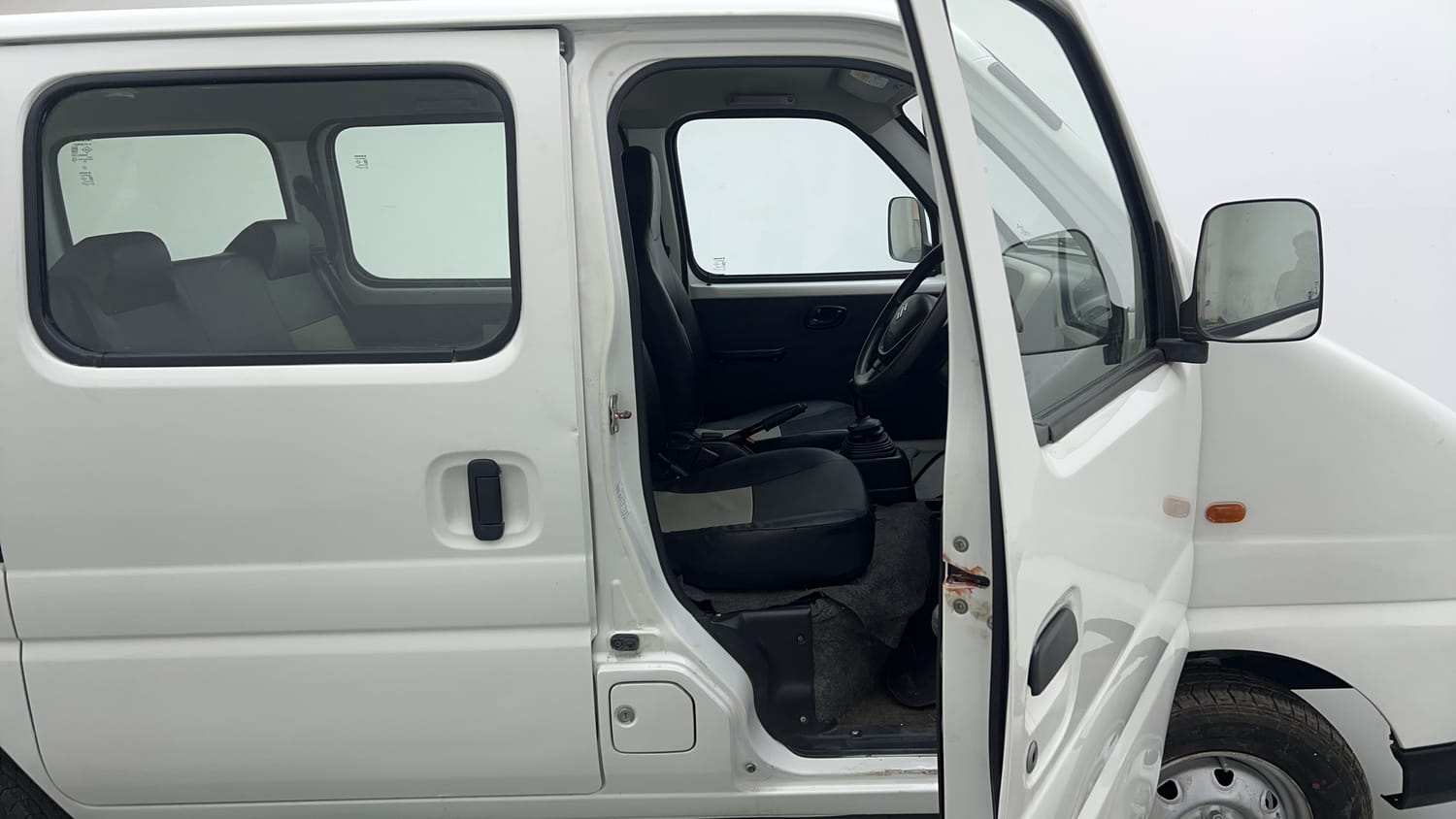 Used 2022 Maruti Suzuki Eeco 5 STR AC (O) Petrol Manual interior RIGHT SIDE FRONT DOOR CABIN VIEW