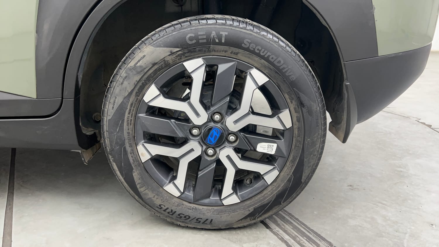 Used 2023 Hyundai Exter SX (O) Connect 1.2 MT Dual Tone Petrol Manual tyres LEFT REAR TYRE RIM VIEW