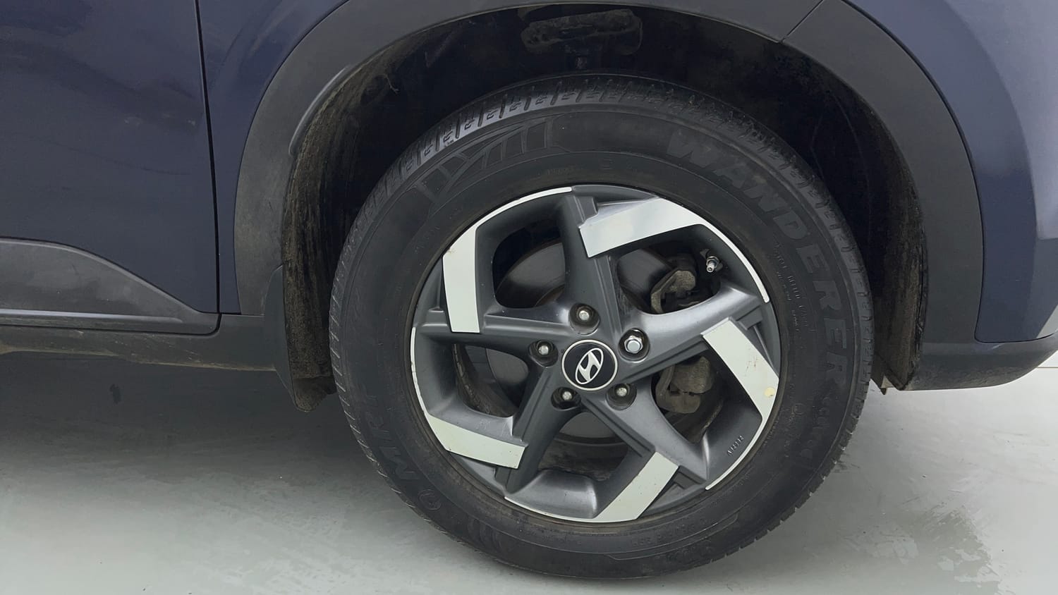 Used 2020 Hyundai Venue SX Plus 1.0 Turbo DCT Petrol Automatic tyres RIGHT FRONT TYRE RIM VIEW