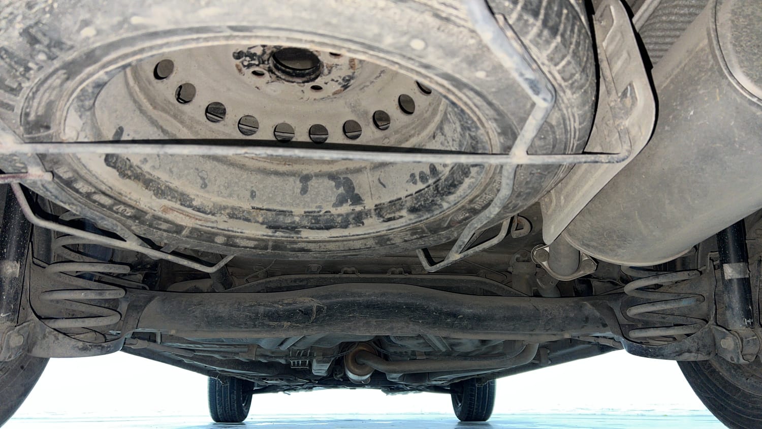 Used 2014 Honda Mobilio S Petrol Petrol Manual extra REAR UNDERBODY VIEW (TAKEN FROM REAR)