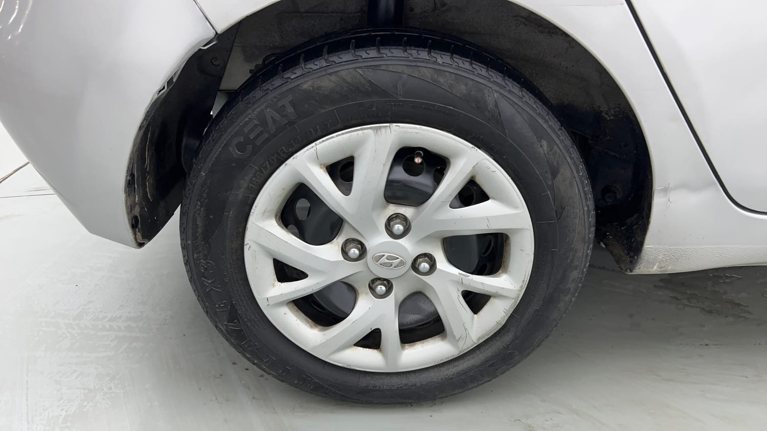 Used 2018 Hyundai Grand i10 Magna 1.2 Kappa VTVT Petrol Manual tyres RIGHT REAR TYRE RIM VIEW