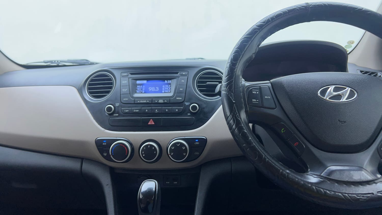Used 2014 Hyundai Grand i10 Asta AT 1.2 Kappa VTVT Petrol Automatic interior MUSIC SYSTEM & AC CONTROL VIEW