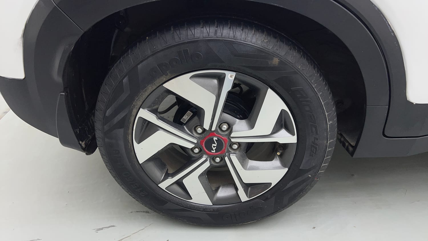 Used 2022 Kia Sonet GTX Plus 1.5 AT Diesel Automatic tyres RIGHT REAR TYRE RIM VIEW