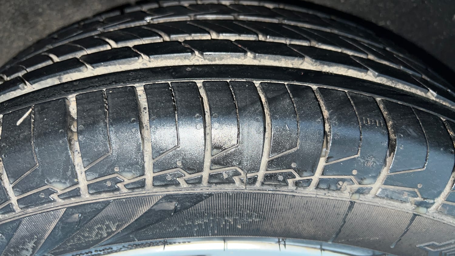 Used 2018 Ford EcoSport Titanium 1.5L Ti-VCT Petrol Manual tyres RIGHT REAR TYRE TREAD VIEW