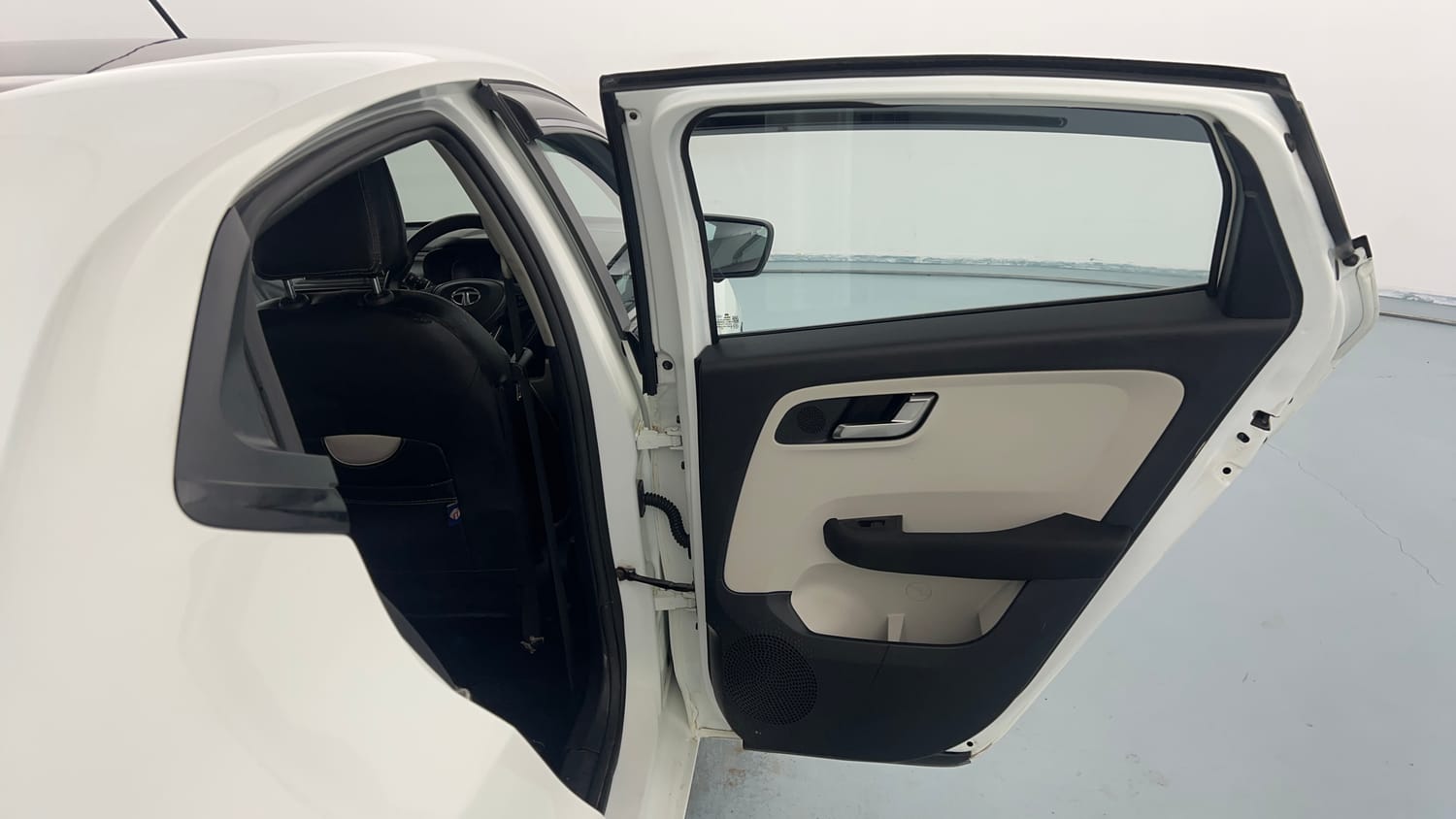 Used 2022 Tata Altroz XZ Plus Diesel Diesel Manual interior RIGHT REAR DOOR OPEN VIEW