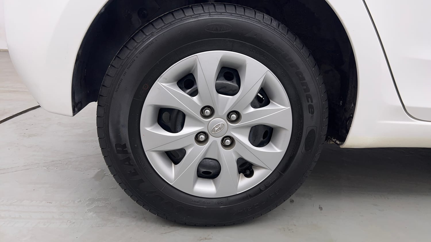 Used 2019 Hyundai Elite i20 Magna Plus 1.2 Petrol Manual tyres RIGHT REAR TYRE RIM VIEW