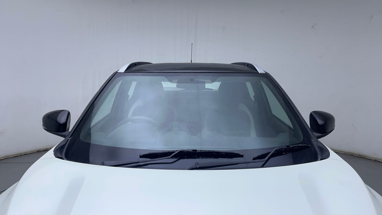 Used 2021 Nissan Magnite XV Dual Tone Petrol Manual exterior FRONT WINDSHIELD VIEW