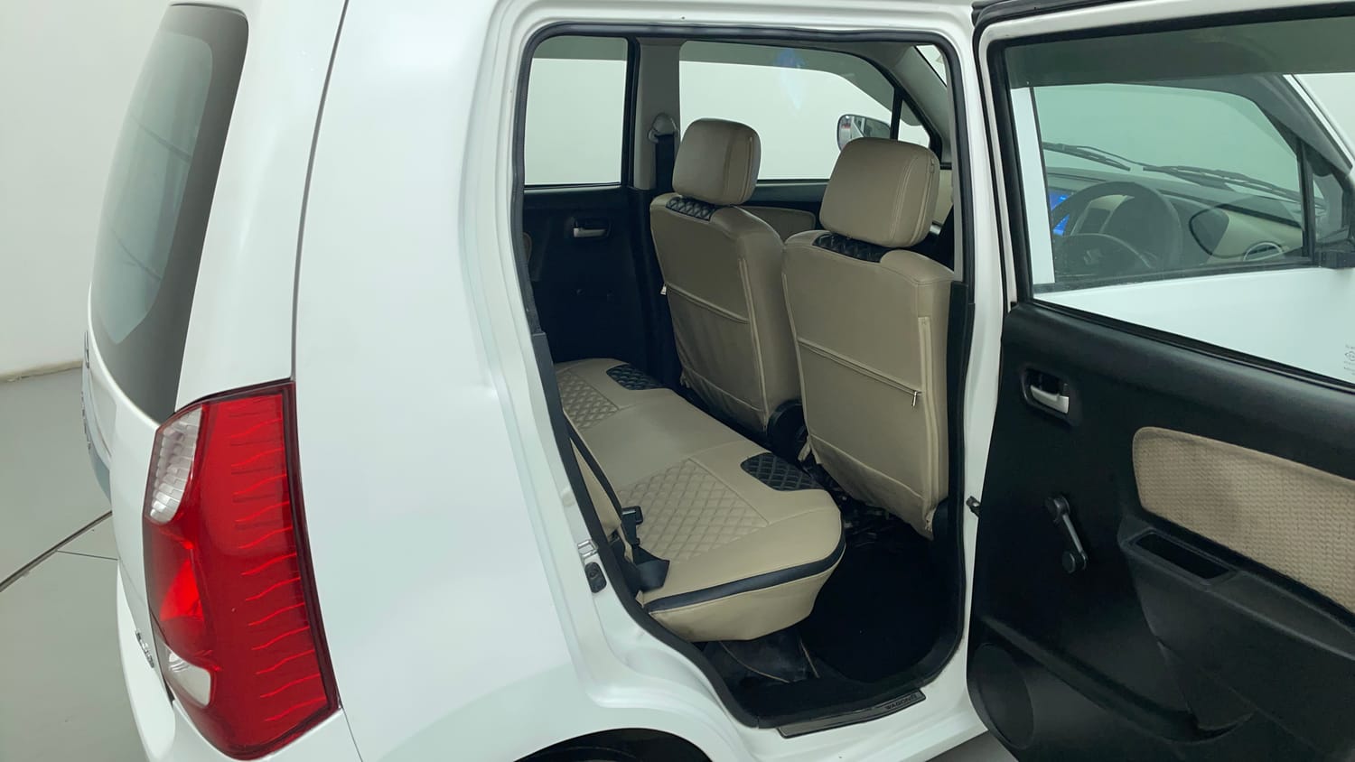 Used 2017 Maruti Suzuki Wagon R LXI CNG Cng Manual interior RIGHT SIDE REAR DOOR CABIN VIEW