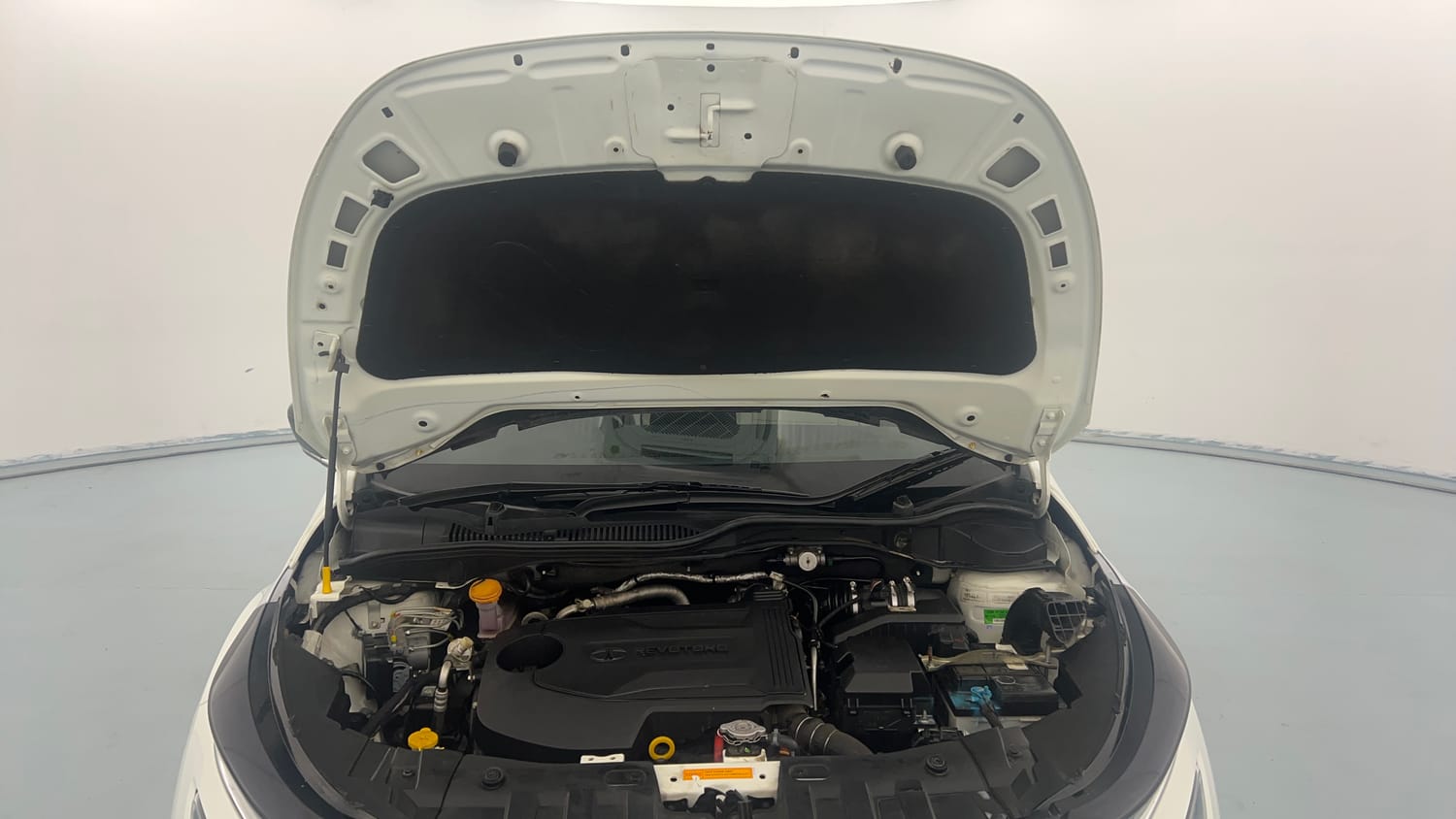 Used 2022 Tata Altroz XZ Plus Diesel Diesel Manual engine ENGINE & BONNET OPEN FRONT VIEW