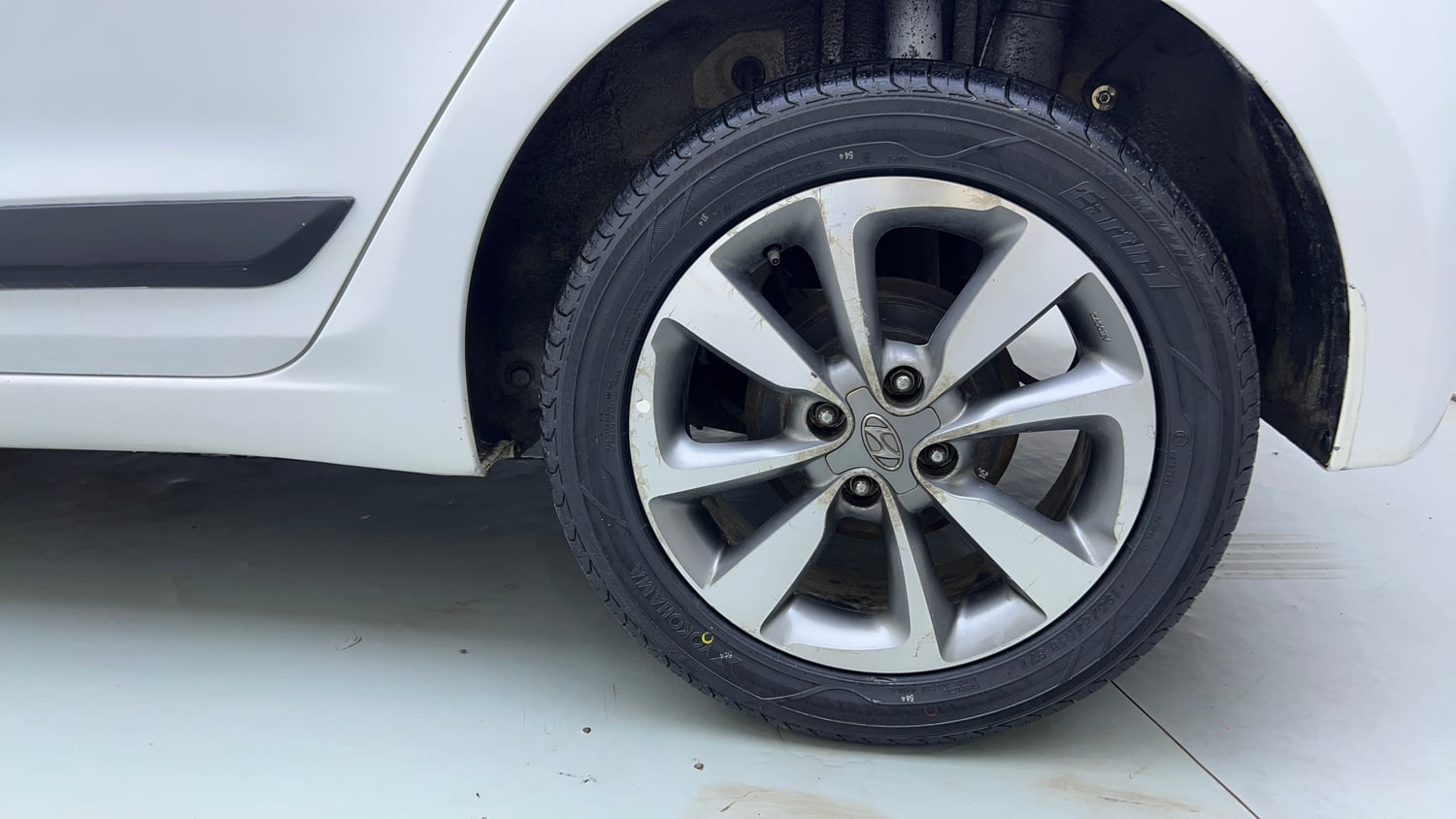 Used 2015 Hyundai Elite i20 Asta 1.2 Petrol Manual tyres LEFT REAR TYRE RIM VIEW