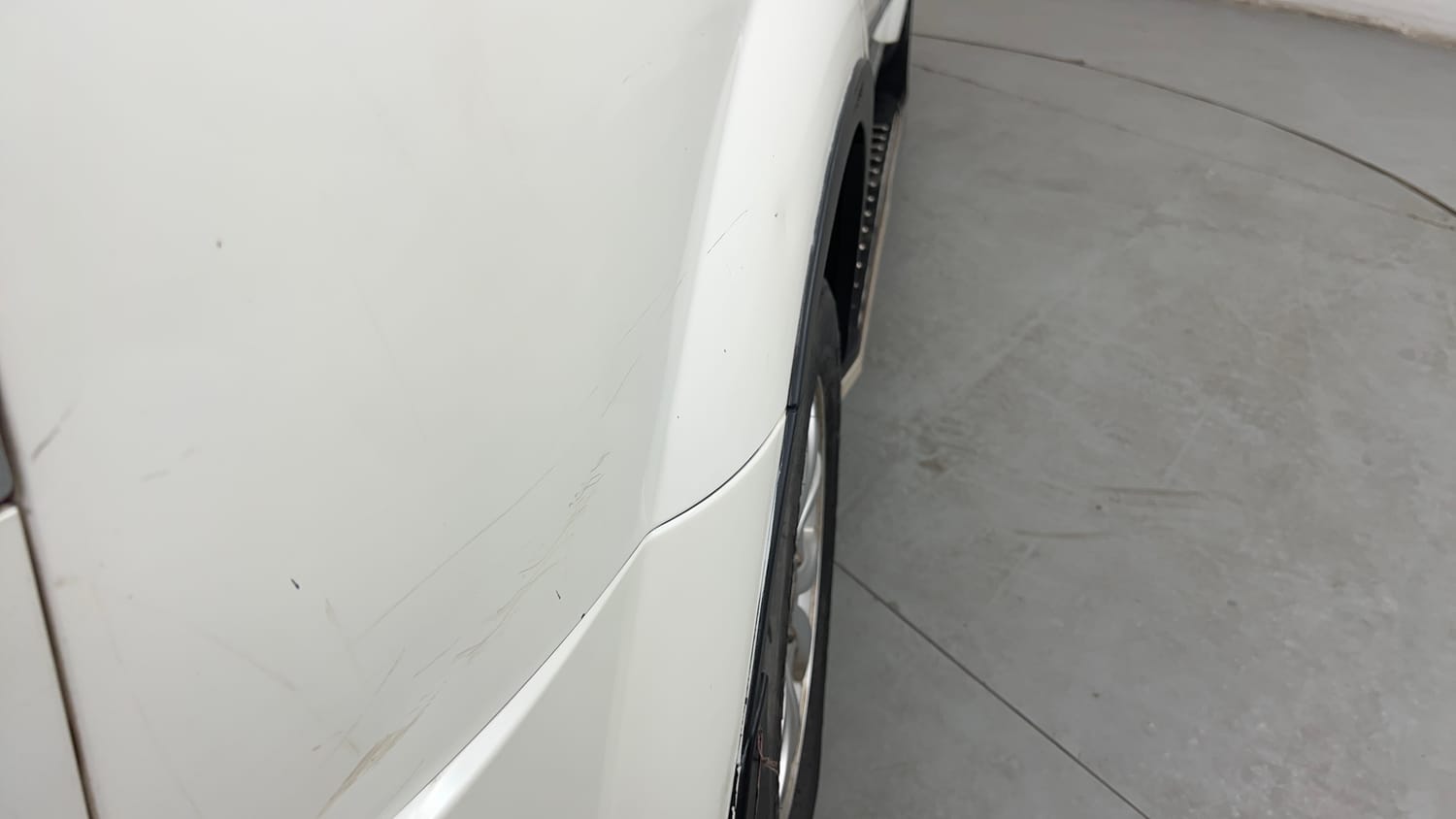 Used 2019 Mahindra XUV500 W9 Diesel Manual dents MINOR DENT