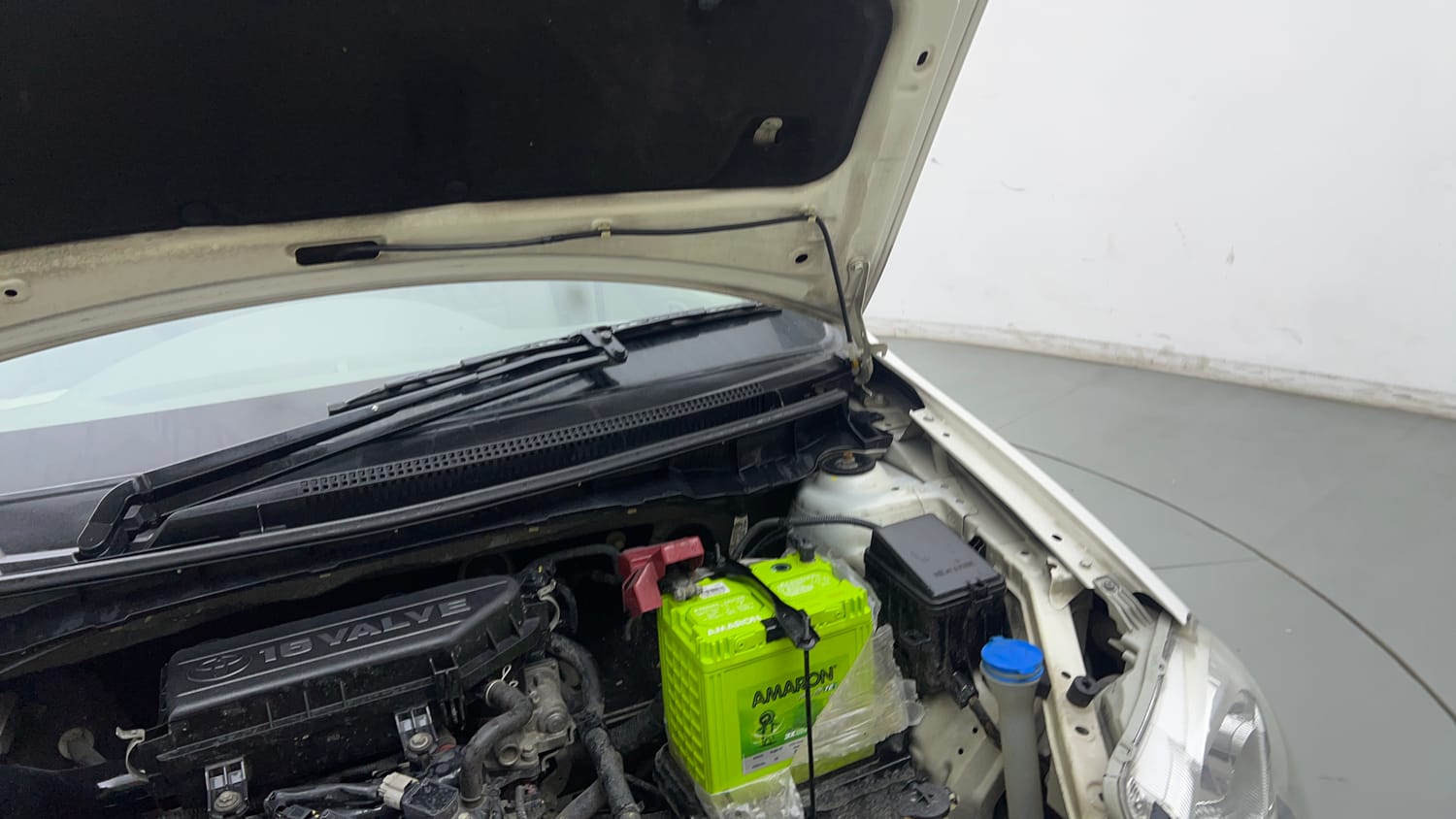 Used 2016 Toyota Etios VX Petrol Manual engine ENGINE LEFT SIDE HINGE & APRON VIEW