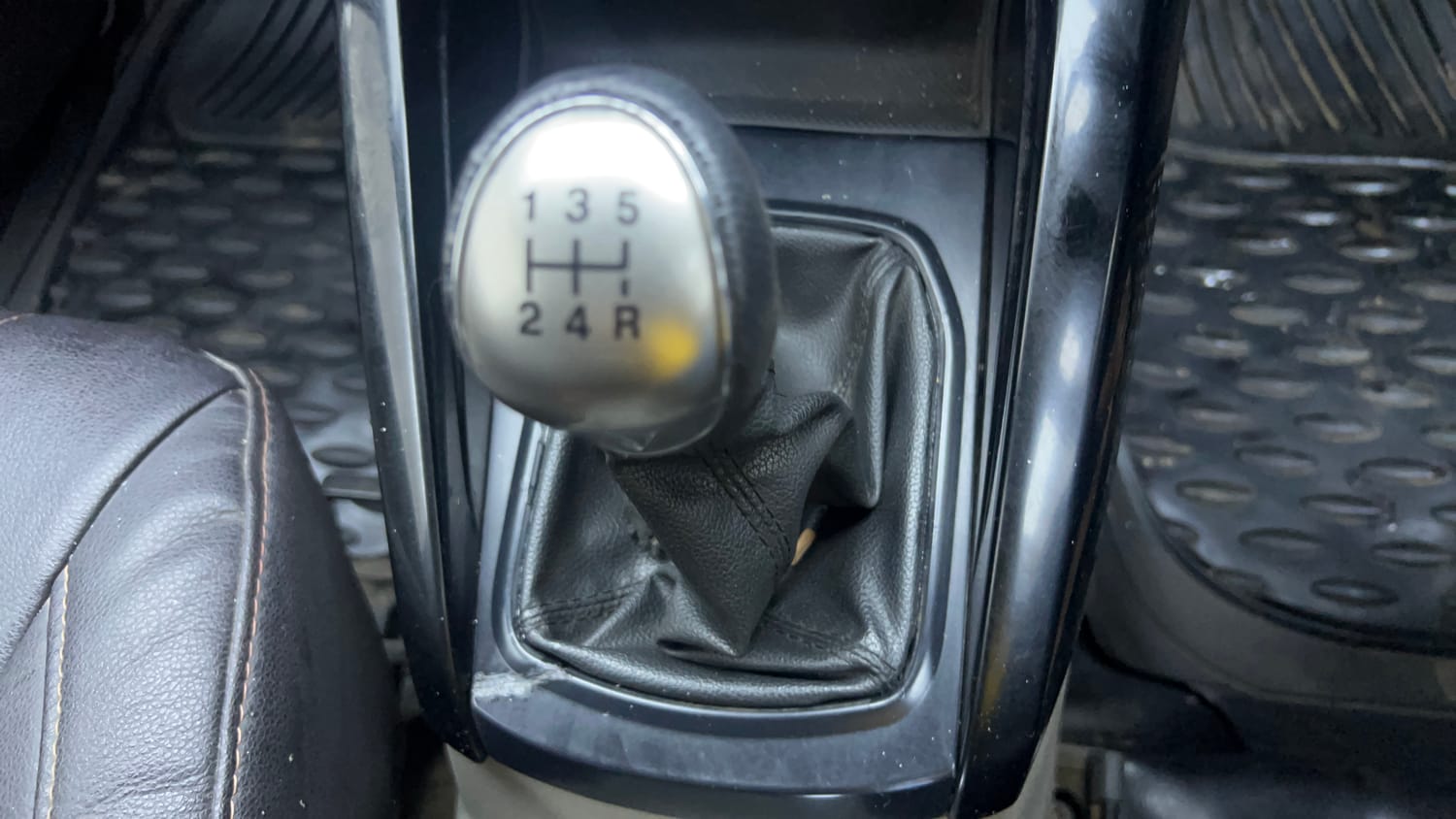 Used 2017 Ford EcoSport Titanium 1.5L Ti-VCT Petrol Manual interior GEAR  KNOB VIEW