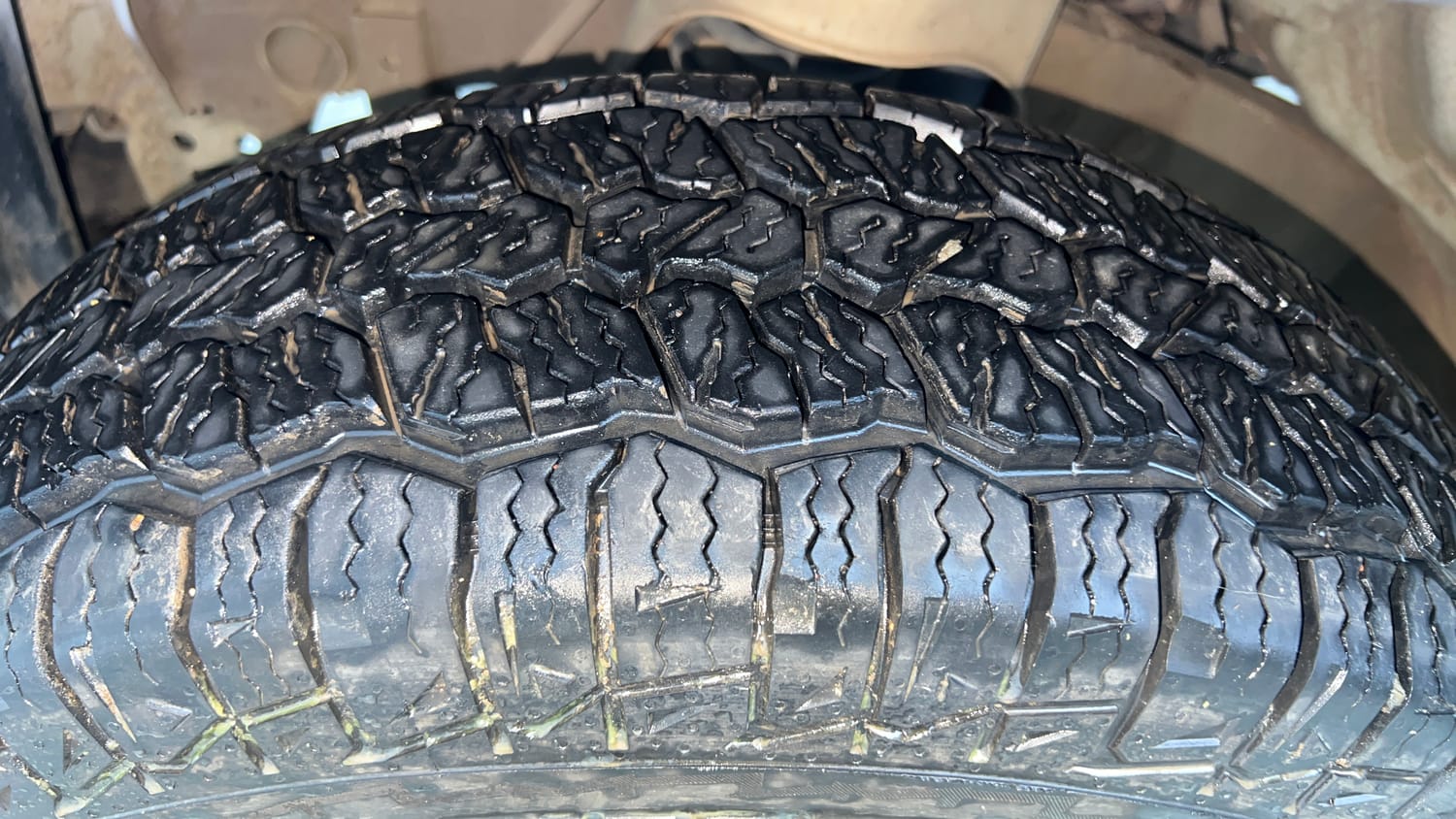 Used 2023 Maruti Suzuki Jimny Alpha AT Petrol Automatic tyres LEFT FRONT TYRE TREAD VIEW