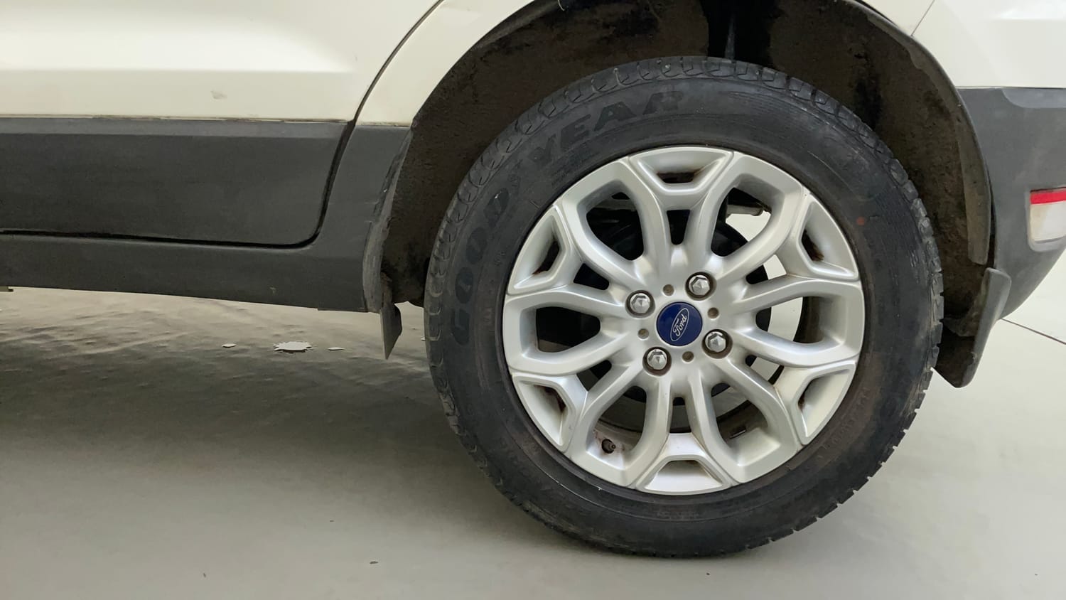 Used 2013 Ford EcoSport Titanium 1.5 Ti-VCT Petrol Manual tyres LEFT REAR TYRE RIM VIEW