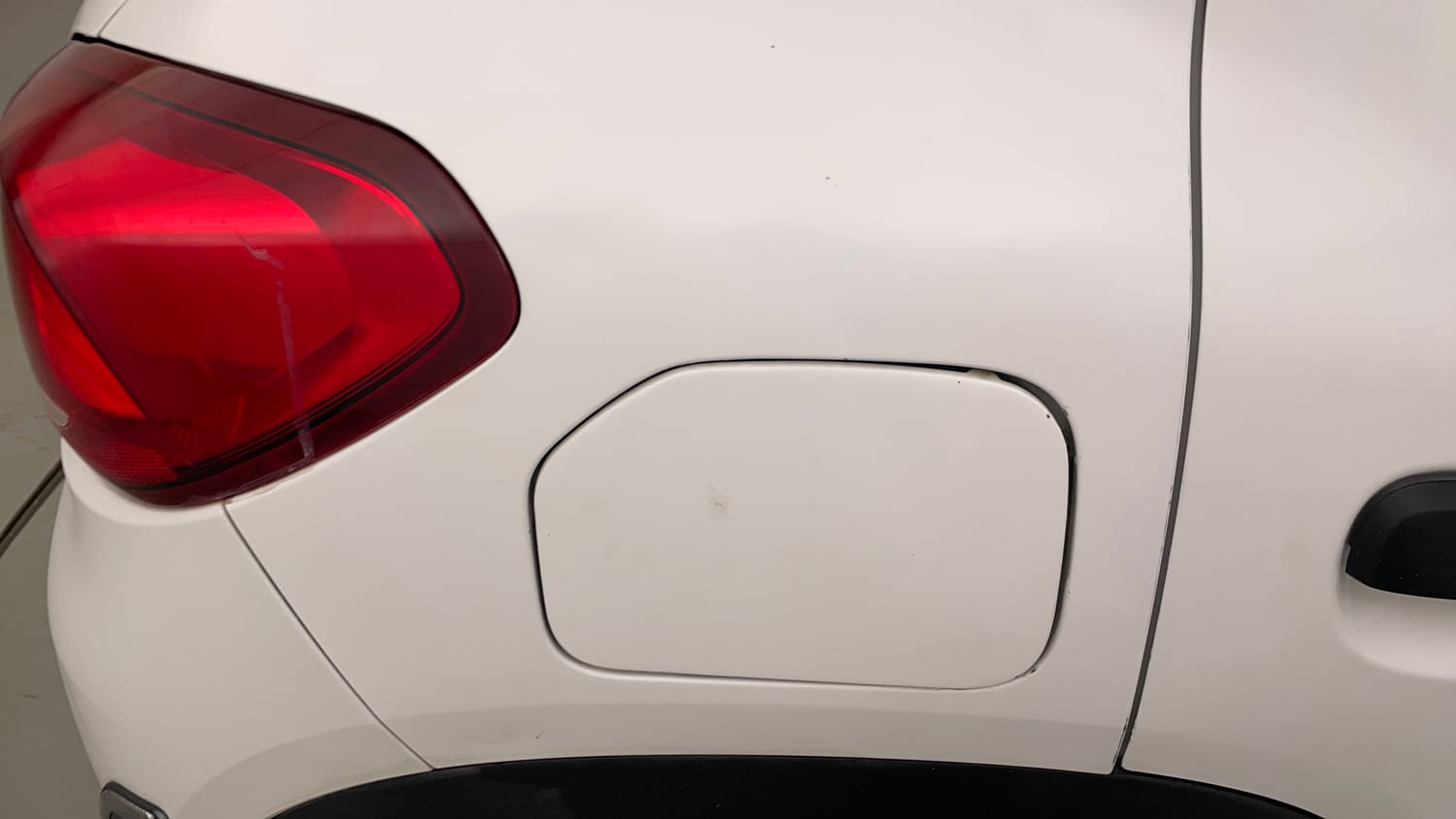 Used 2017 Renault Kwid 1.0 RXT Petrol Manual dents MINOR SCRATCH
