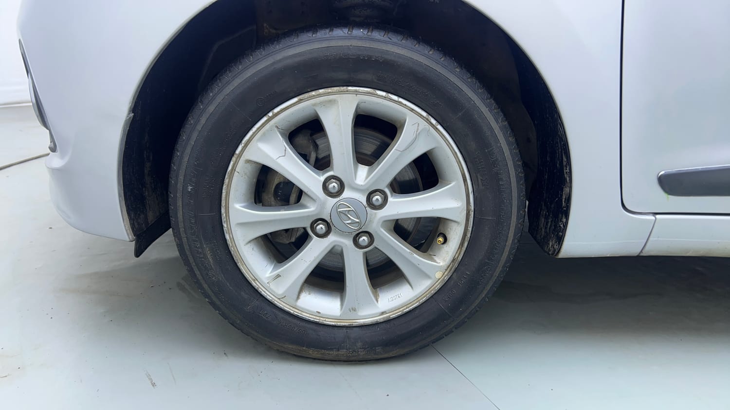 Used 2014 Hyundai Grand i10 Asta AT 1.2 Kappa VTVT Petrol Automatic tyres LEFT FRONT TYRE RIM VIEW