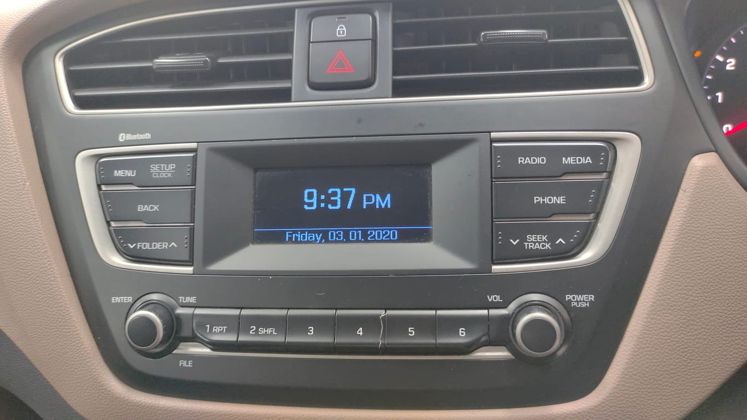 Used 2019 Hyundai Elite i20 Magna Plus 1.2 Petrol Manual top_features Integrated (in-dash) music system