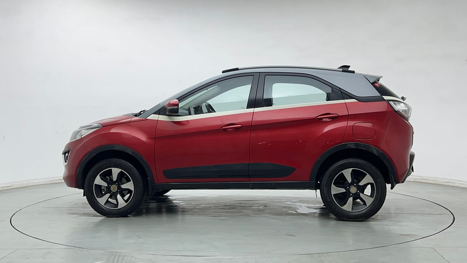 Used 2018 Tata Nexon XZA Plus Petrol Dual Tone Petrol Automatic exterior LEFT SIDE VIEW