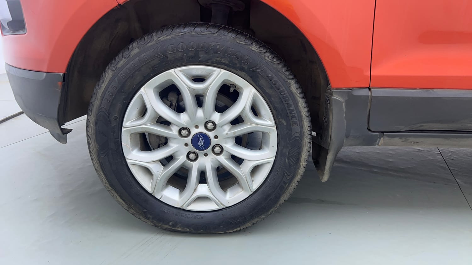 Used 2017 Ford EcoSport Titanium 1.5L Ti-VCT Petrol Manual tyres LEFT FRONT TYRE RIM VIEW