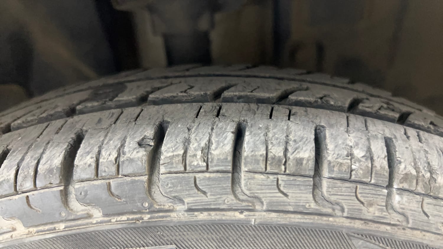 Used 2016 Datsun Redi-GO T (O) Petrol Manual tyres RIGHT FRONT TYRE TREAD VIEW