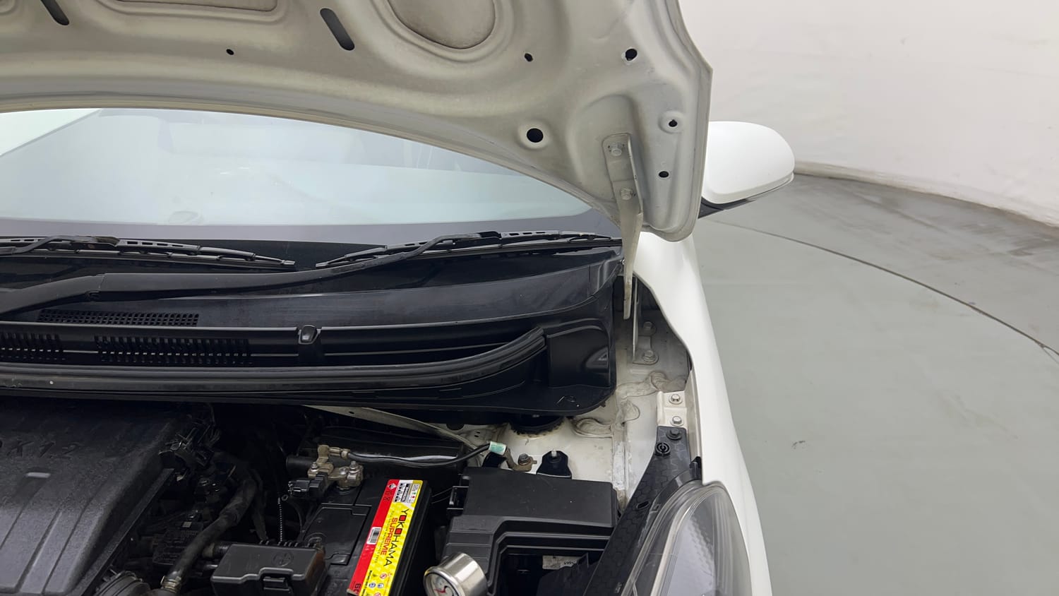 Used 2022 Hyundai Grand i10 Nios Sportz 1.2 Kappa VTVT CNG Cng Manual engine ENGINE LEFT SIDE HINGE & APRON VIEW