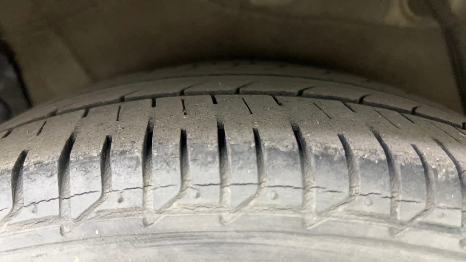 Used 2013 Hyundai Verna Fluidic 1.6 VTVT SX Opt Petrol Manual tyres RIGHT REAR TYRE TREAD VIEW