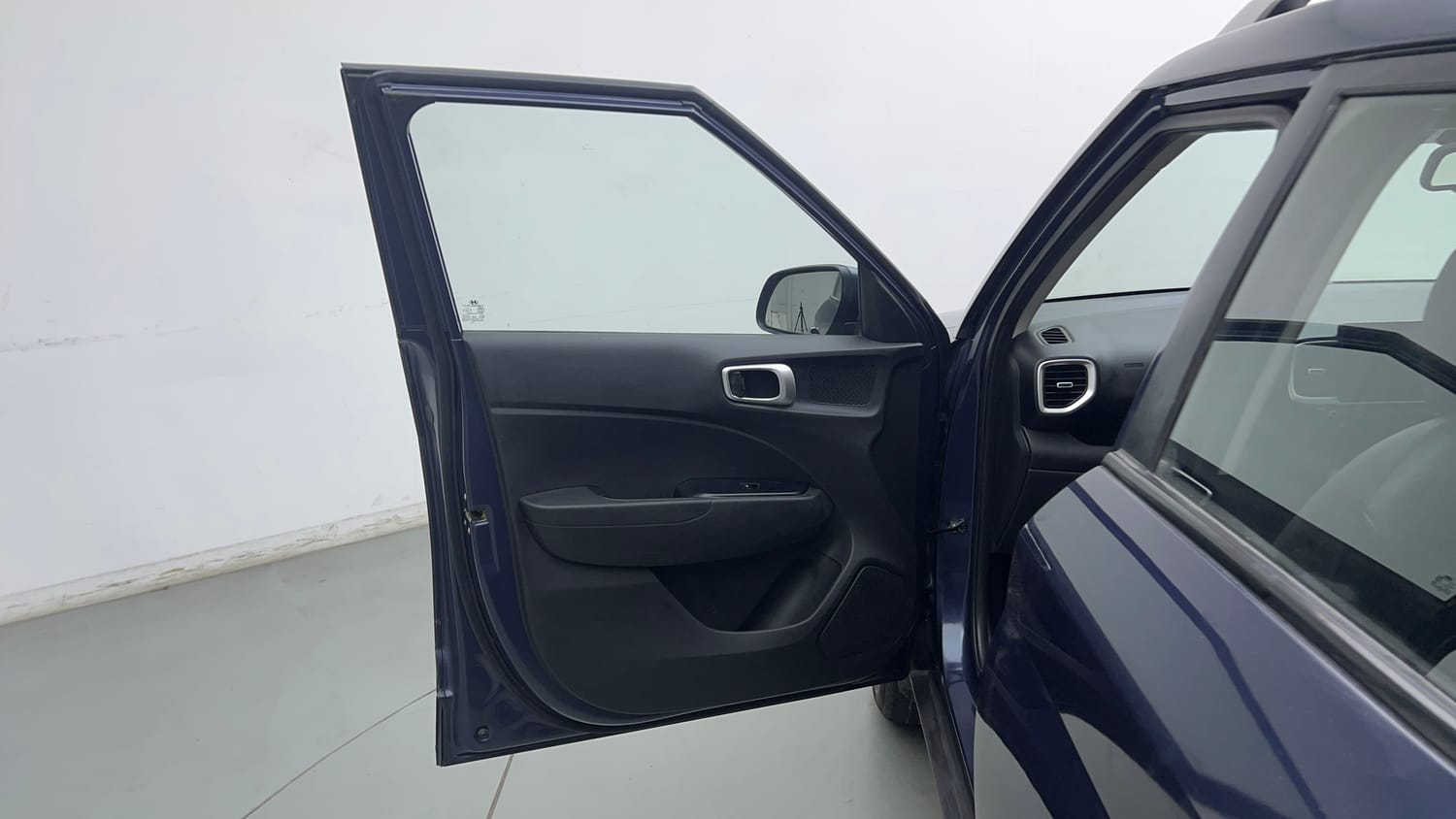 Used 2020 Hyundai Venue SX Plus 1.0 Turbo DCT Petrol Automatic interior LEFT FRONT DOOR OPEN VIEW