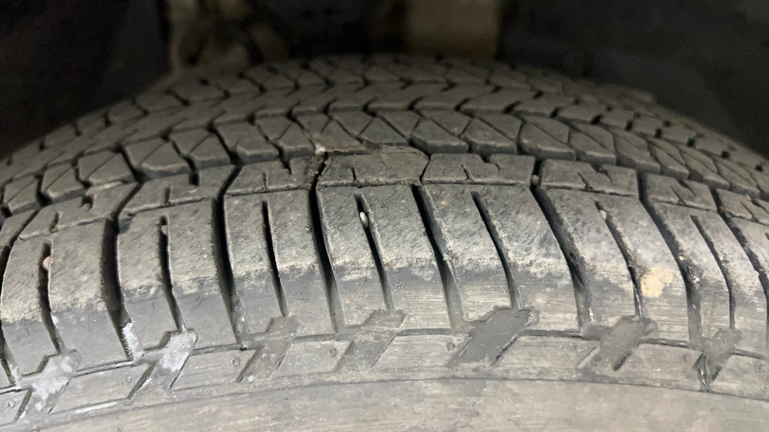 Used 2019 Mahindra XUV500 W9 Diesel Manual tyres RIGHT FRONT TYRE TREAD VIEW