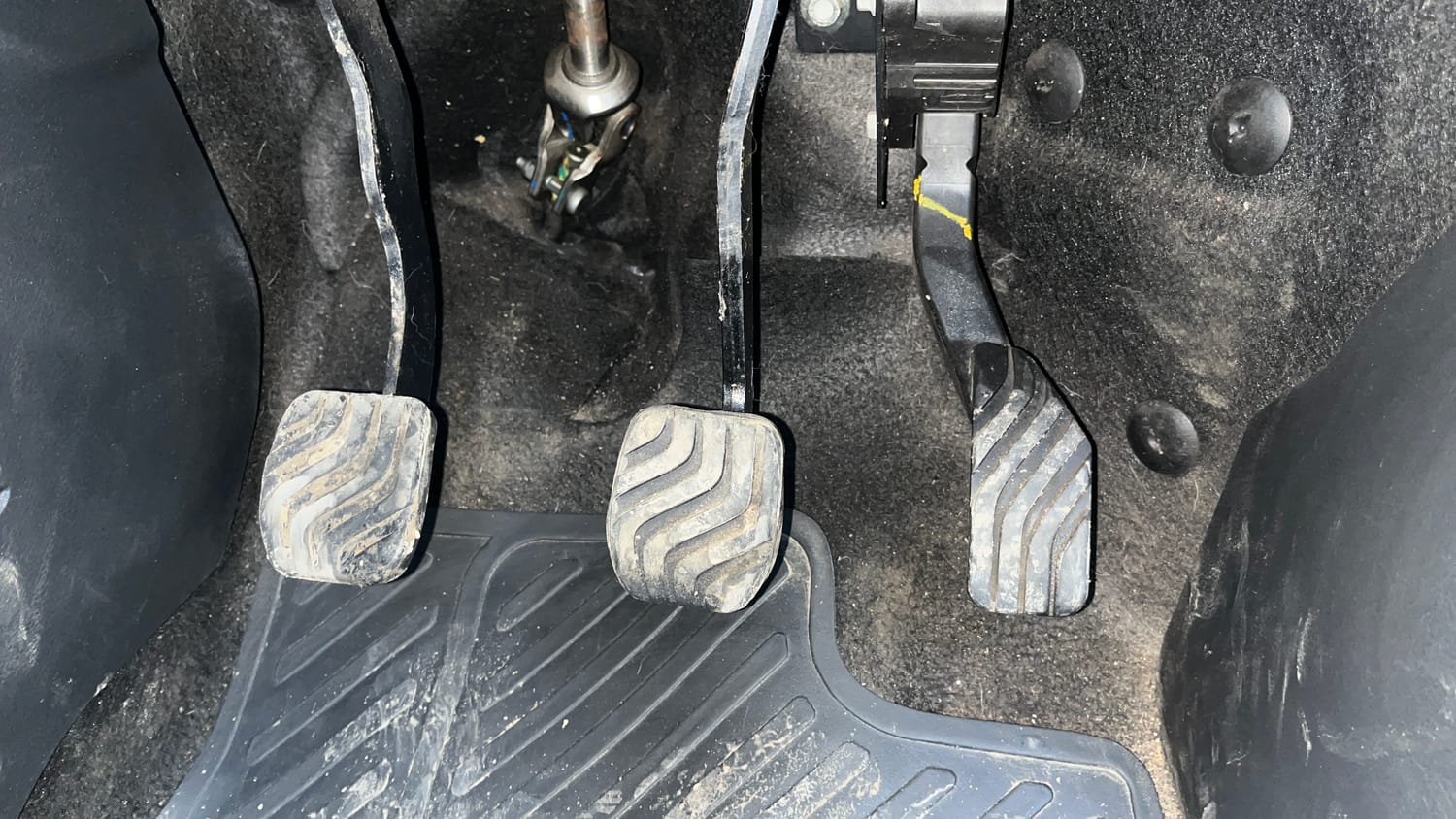 Used 2021 Nissan Magnite XV Dual Tone Petrol Manual interior PEDALS VIEW