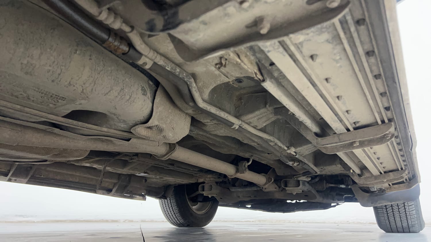 Used 2019 Mahindra XUV500 W9 Diesel Manual extra REAR RIGHT UNDERBODY VIEW