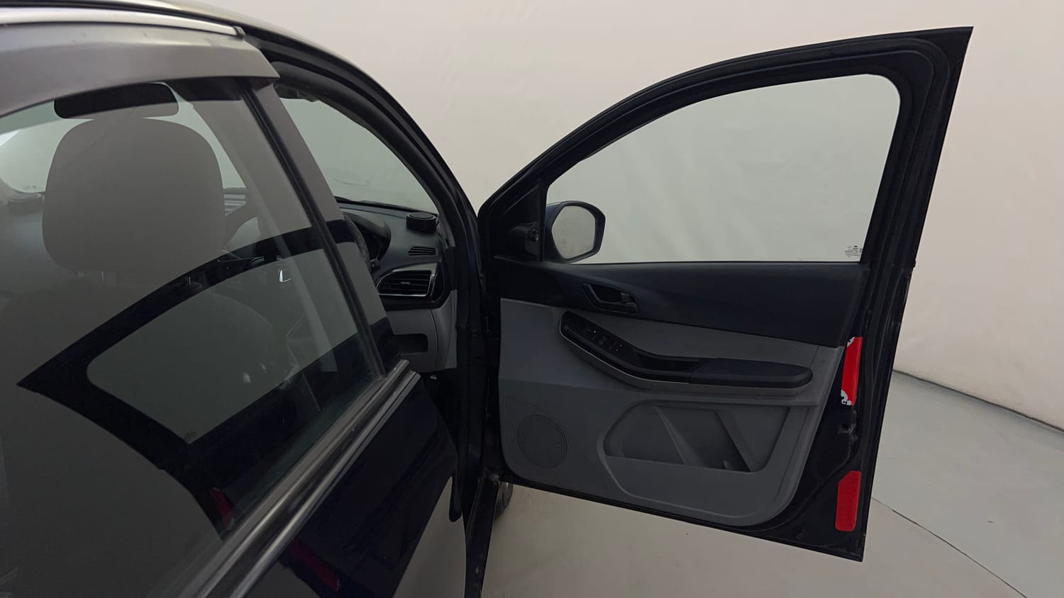 Used 2021 Tata Tiago XT Petrol Manual interior RIGHT FRONT DOOR OPEN VIEW