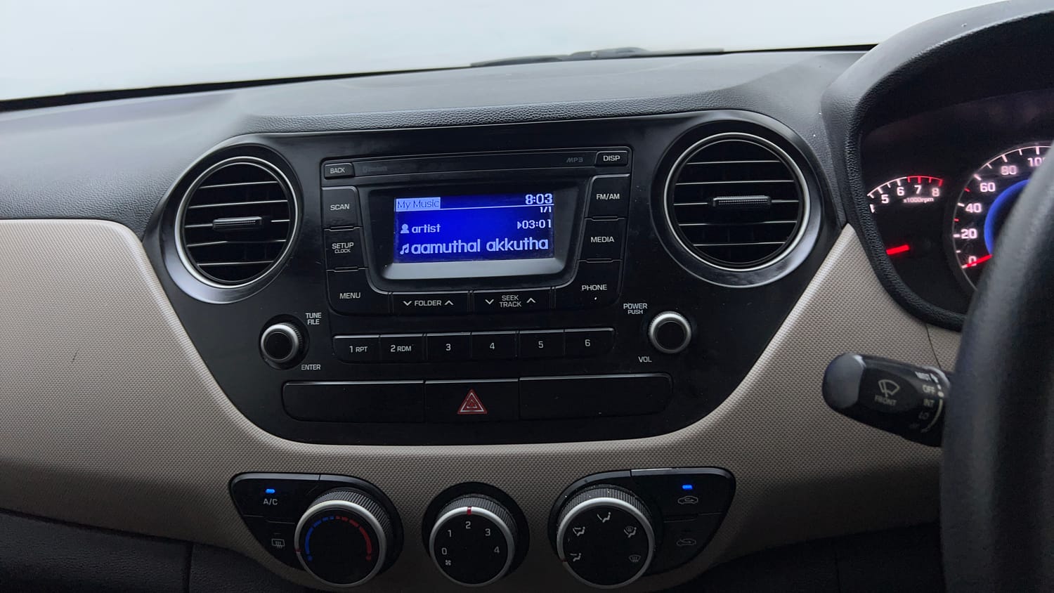 Used 2016 Hyundai Grand i10 Sportz 1.2 Kappa VTVT Petrol Manual top_features Integrated (in-dash) music system