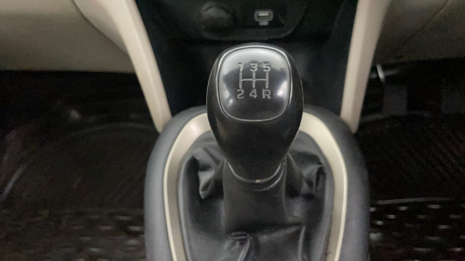 Used 2020 Hyundai New Santro 1.1 Sportz Petrol + CNG (outside fitted) Petrol+cng Manual interior GEAR  KNOB VIEW