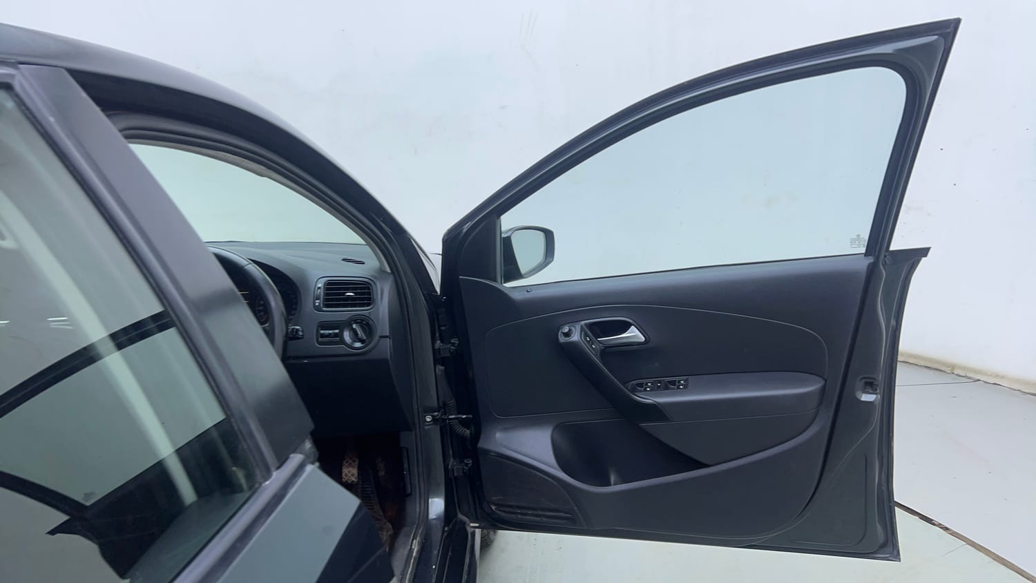 Used 2017 Volkswagen Polo Comfortline 1.5L (D) Diesel Manual interior RIGHT FRONT DOOR OPEN VIEW