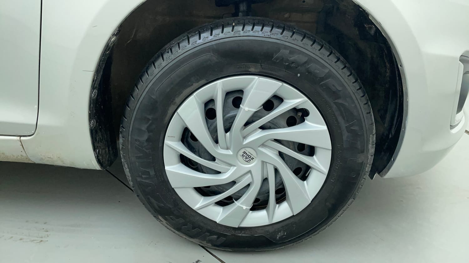 Used 2017 Maruti Suzuki Swift VXi Petrol Manual tyres RIGHT FRONT TYRE RIM VIEW