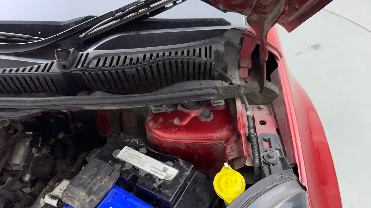 Used 2018 Tata Nexon XZA Plus Petrol Dual Tone Petrol Automatic engine ENGINE LEFT SIDE HINGE & APRON VIEW
